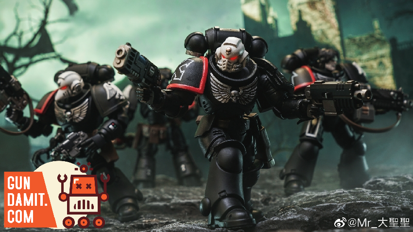 JoyToy Raven Guard group shot charging in black armor battlefield scene JoyToy Raven Guard group shot charging in black armor battlefield scene