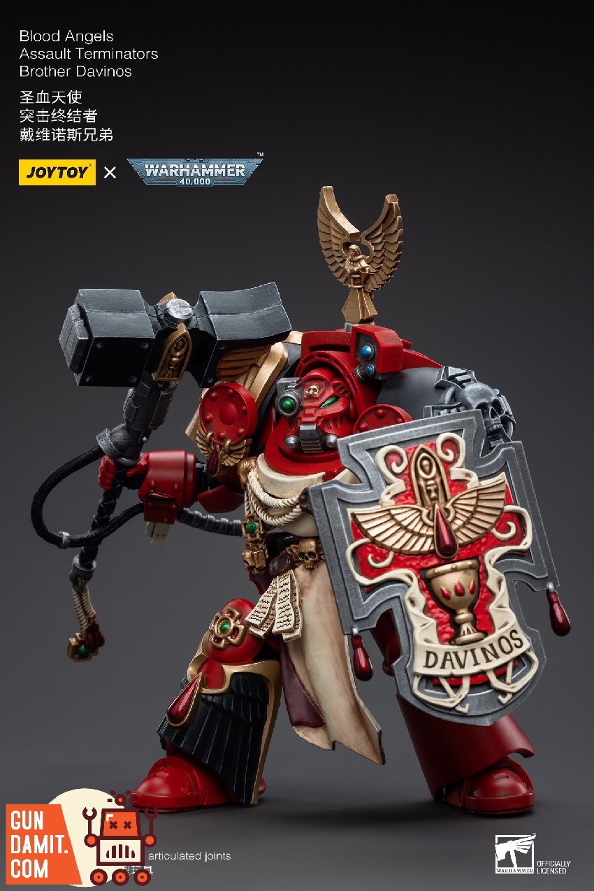 Close-up of Brother Davinos Crux Terminatus shield with winged Blood Angels emblem and red gems Close-up of Brother Davinos Crux Terminatus shield with winged Blood Angels emblem and red gems