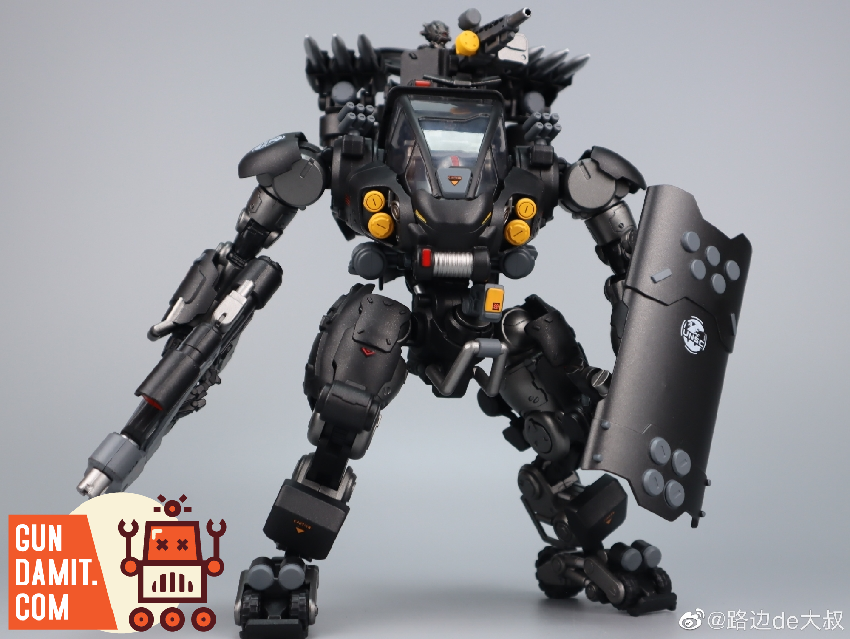 JoyToy Tiekui mecha side profile showing bipedal walker legs and weapon mounts JoyToy Tiekui mecha side profile showing bipedal walker legs and weapon mounts
