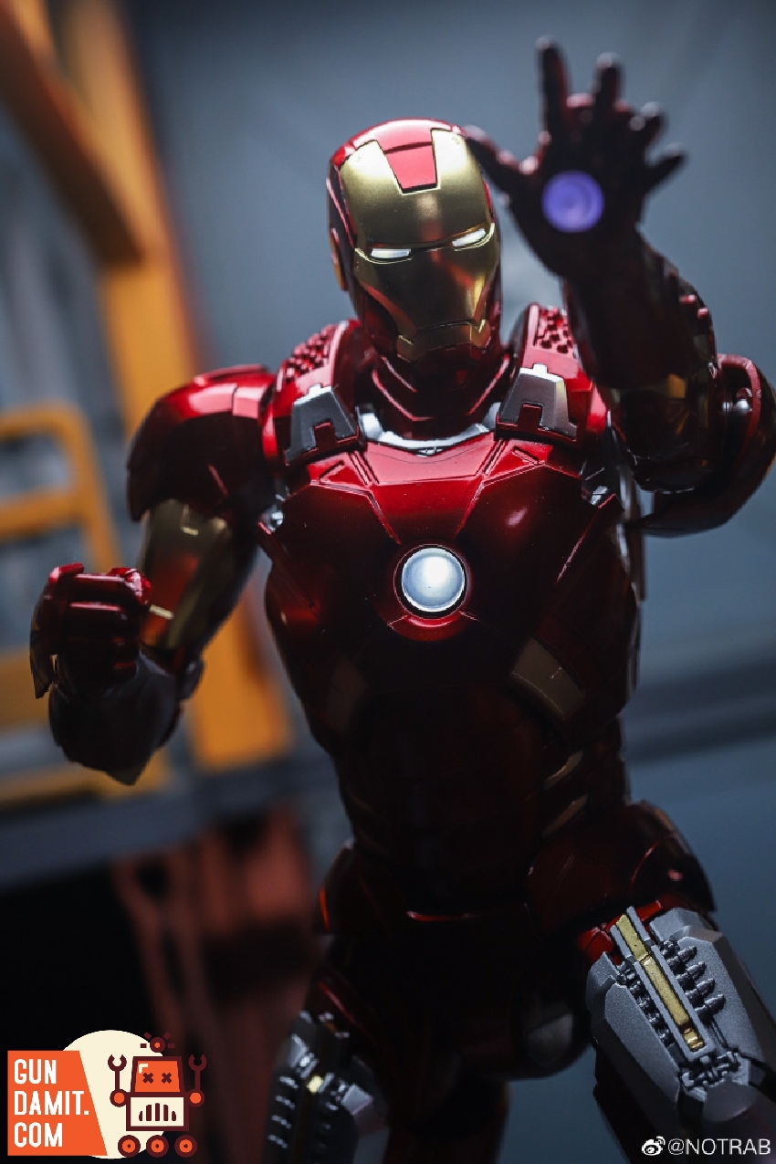 Eastern Model 1/9 Iron Man Mark 7 model kit three-quarter view action pose Eastern Model 1/9 Iron Man Mark 7 model kit three-quarter view action pose