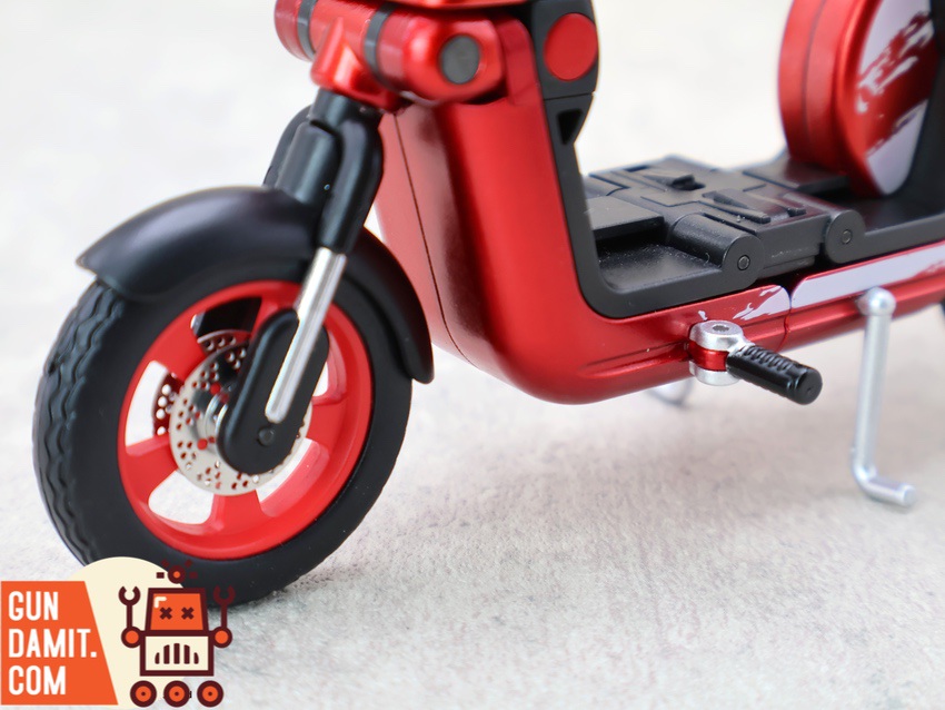 GB-01 red scooter bike rear angle showing delivery box and tail light GB-01 red scooter bike rear angle showing delivery box and tail light