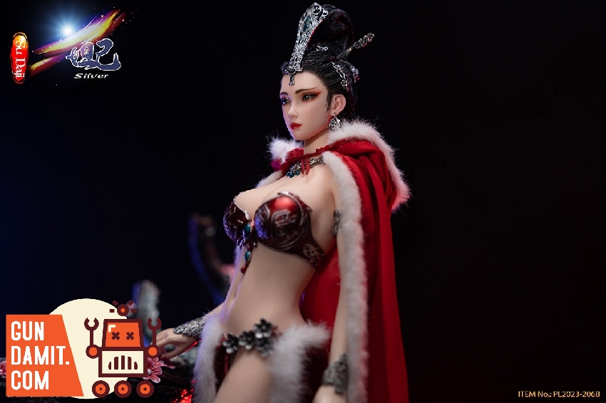 TBLeague 1/6 Su Daji Silver Version close-up in red cloak with fur trim and ornate silver headdress TBLeague 1/6 Su Daji Silver Version close-up in red cloak with fur trim and ornate silver headdress