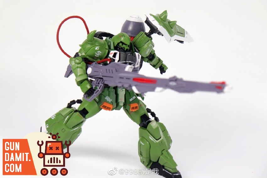 Gunner Zaku Warrior front standing view with beam cannon lowered and green military paint scheme Gunner Zaku Warrior front standing view with beam cannon lowered and green military paint scheme