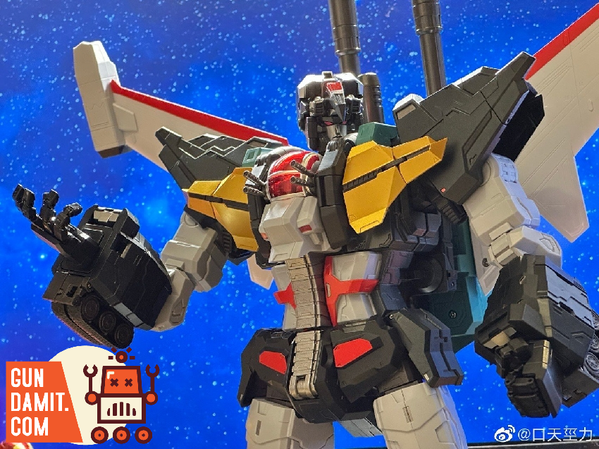 Dancouga dynamic battle pose with energy blade Dancouga dynamic battle pose with energy blade