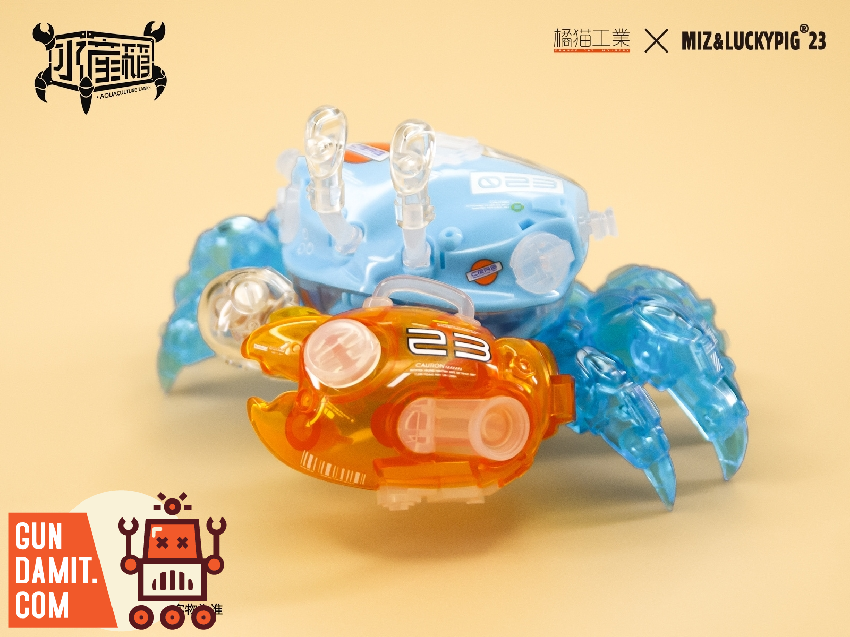 Orange Cat Industry Aquaculture Tank Fiddler Crab model kit in translucent blue and orange Gulf Blue version Orange Cat Industry Aquaculture Tank Fiddler Crab model kit in translucent blue and orange Gulf Blue version