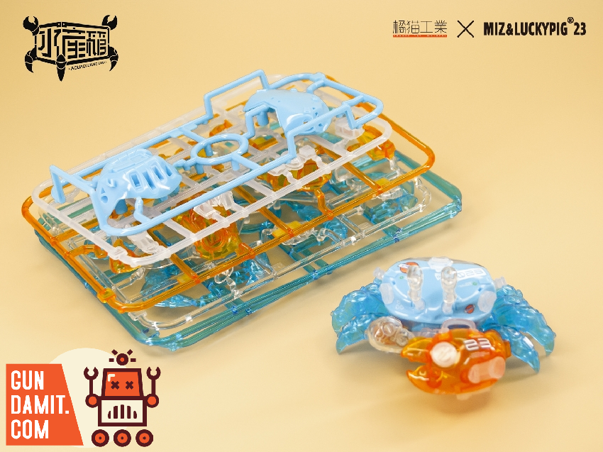 Orange Cat Industry Fiddler Crab Gulf Blue model kit runners on sprue next to assembled translucent blue figure Orange Cat Industry Fiddler Crab Gulf Blue model kit runners on sprue next to assembled translucent blue figure