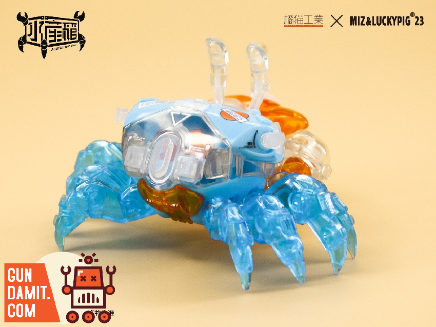 Orange Cat Industry Fiddler Crab Gulf Blue model kit side view showing translucent blue shell and orange claw details Orange Cat Industry Fiddler Crab Gulf Blue model kit side view showing translucent blue shell and orange claw details