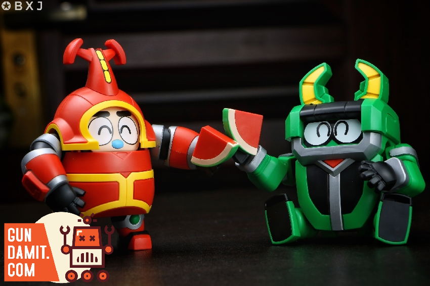 Orange Cat QOSMOS B-Robo Kabutack red and Kuwagiro green SD figures Orange Cat QOSMOS B-Robo Kabutack red and Kuwagiro green SD figures