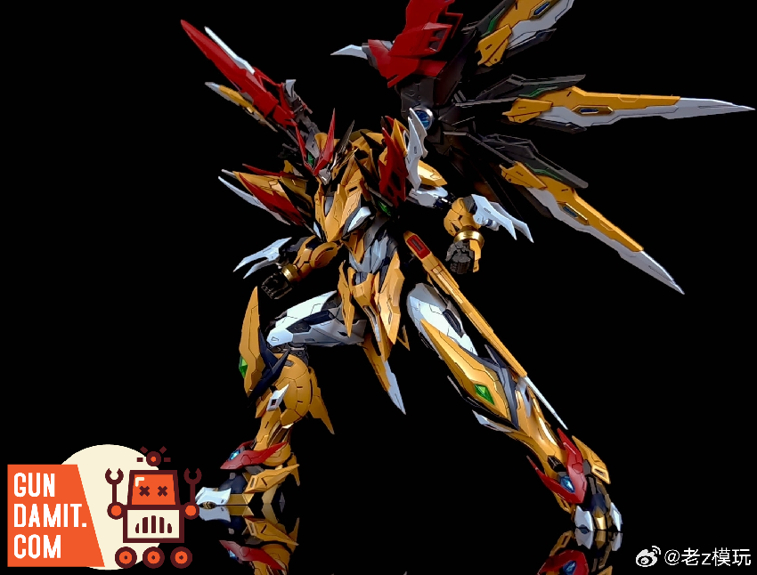 Motor Nuclear Bai Qi mecha close-up showing detailed gold armor and weapon Motor Nuclear Bai Qi mecha close-up showing detailed gold armor and weapon