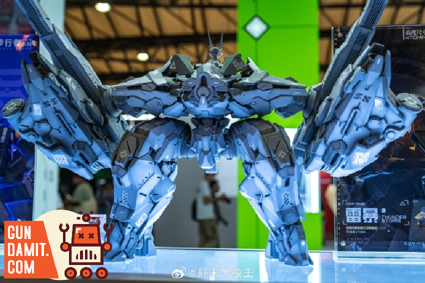 HowlingStar Walker Frame Thunder Storm painted in metallic blue finish standing in dynamic pose at exhibition booth HowlingStar Walker Frame Thunder Storm painted in metallic blue finish standing in dynamic pose at exhibition booth