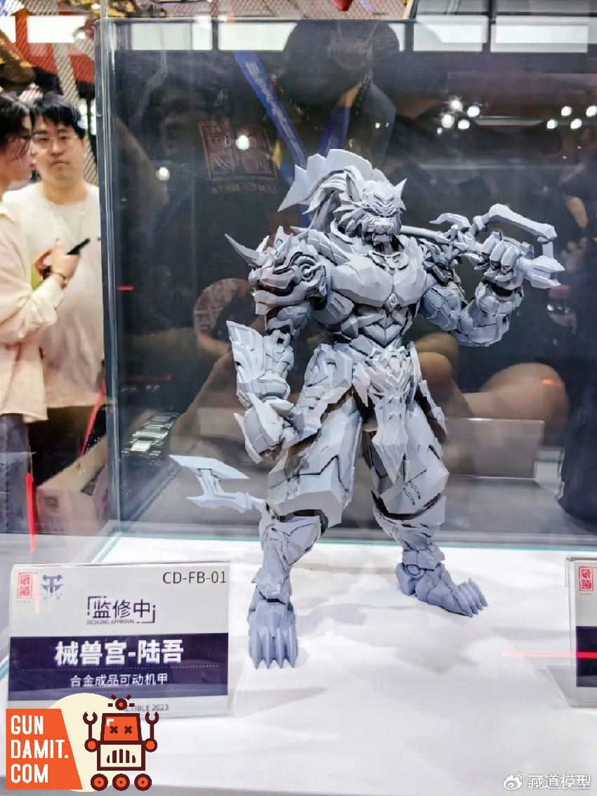 CangDao Mecha Beast Lu Wu unpainted prototype displayed in glass case at exhibition CangDao Mecha Beast Lu Wu unpainted prototype displayed in glass case at exhibition