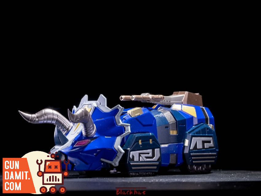 Flame Toys Power Rangers Triceratops Dinozord blue tank mode Flame Toys Power Rangers Triceratops Dinozord blue tank mode