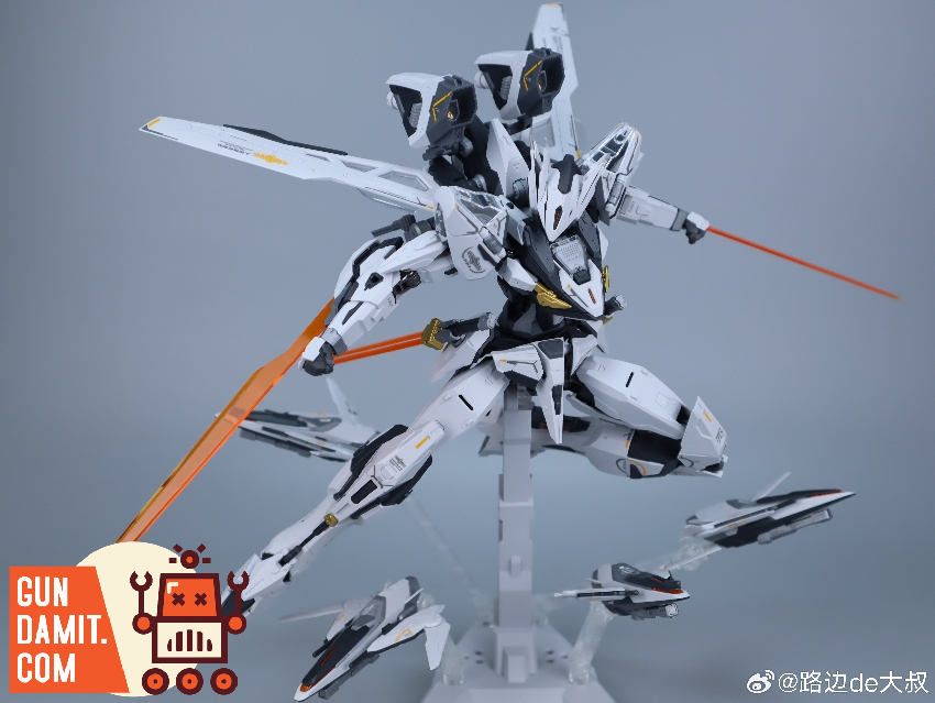 Robox Animation 1/100 Armored Colossus Bailu Air Combat Custom mecha in flight pose Robox Animation 1/100 Armored Colossus Bailu Air Combat Custom mecha in flight pose