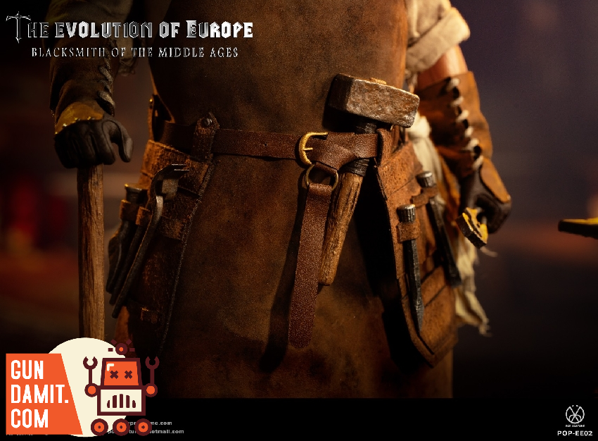 POP-EE02 Evolution of Europe figure rear view showing outfit texture POP-EE02 Evolution of Europe figure rear view showing outfit texture