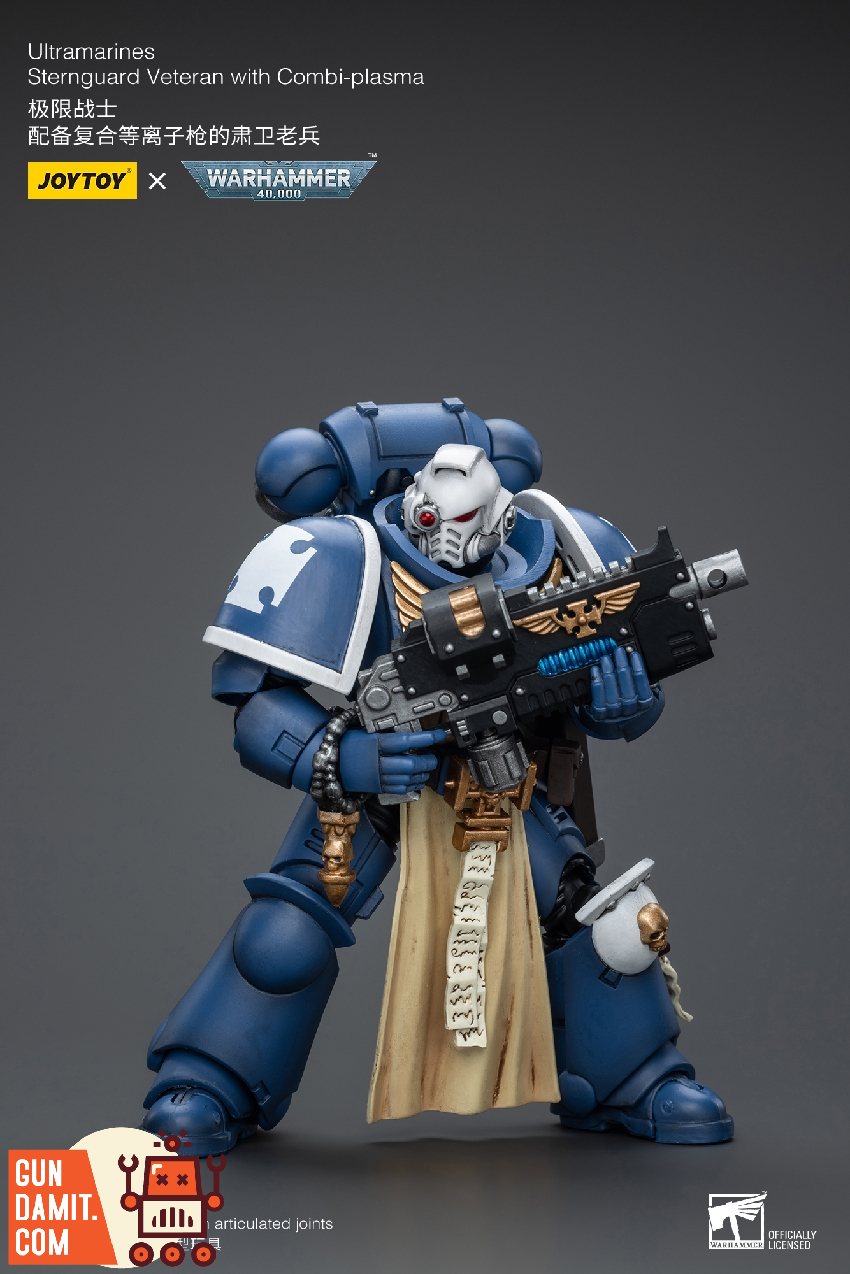 JoyToy 1/18 Ultramarines Sternguard white helmet close-up detail JoyToy 1/18 Ultramarines Sternguard white helmet close-up detail
