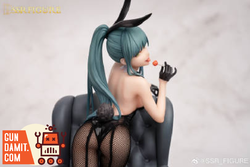 Yue Li 1/7 statue side angle showing teal hair and bunny ears Yue Li 1/7 statue side angle showing teal hair and bunny ears