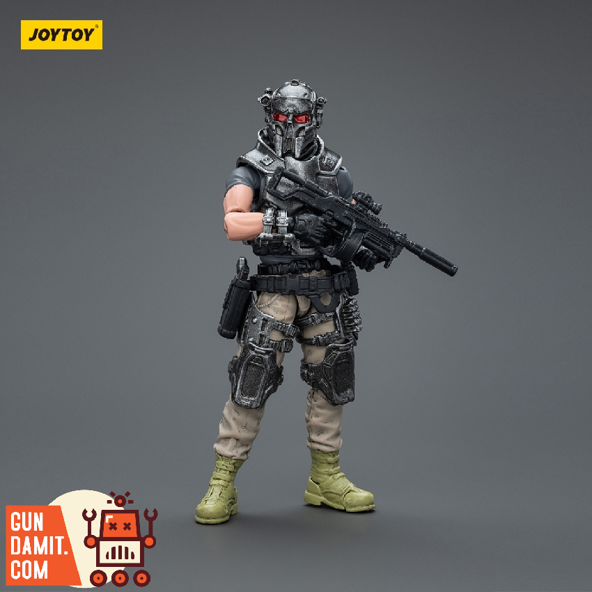 JoyToy Sack Mercenaries Demolition Expert side angle with gear JoyToy Sack Mercenaries Demolition Expert side angle with gear