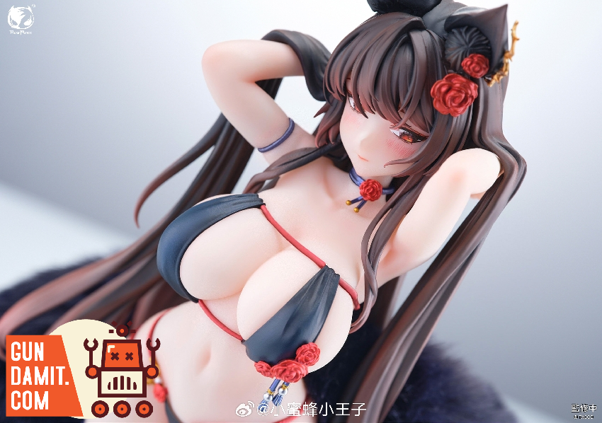 Bear Panda 1/6 Bara statue upper body close-up with accessories Bear Panda 1/6 Bara statue upper body close-up with accessories
