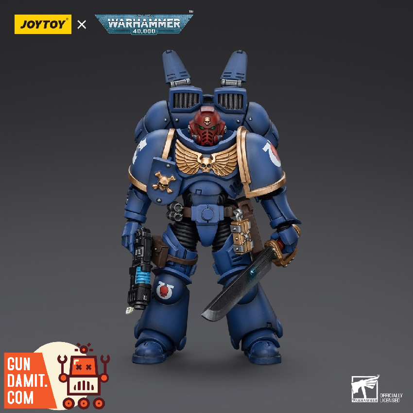JoyToy Ultramarines Sergeant front view standing with weapons JoyToy Ultramarines Sergeant front view standing with weapons