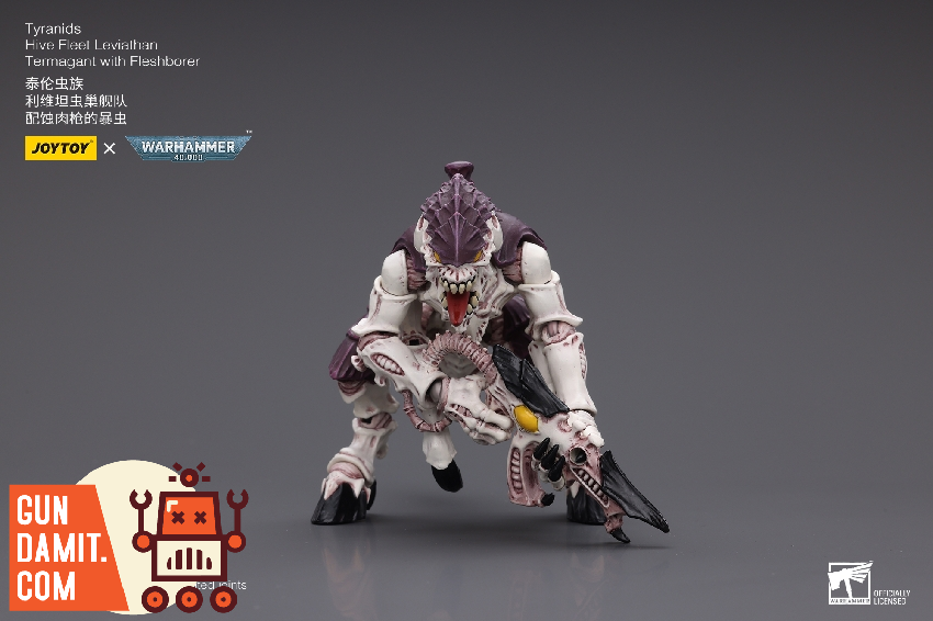 JoyToy Termagant Fleshborer crouching pose front angle JoyToy Termagant Fleshborer crouching pose front angle