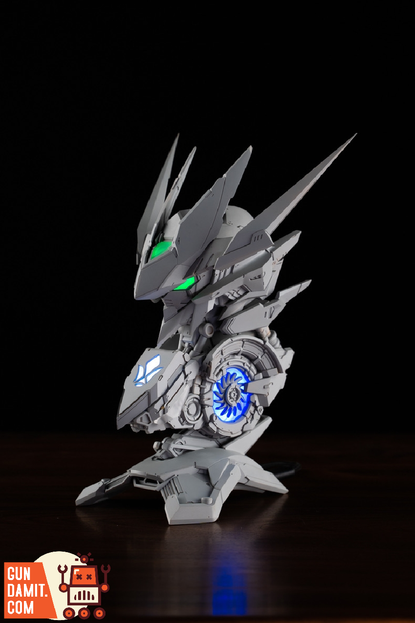 LabZero 1/35 Barbatos Lupus Rex head bust with blue LED chest lighting effects LabZero 1/35 Barbatos Lupus Rex head bust with blue LED chest lighting effects