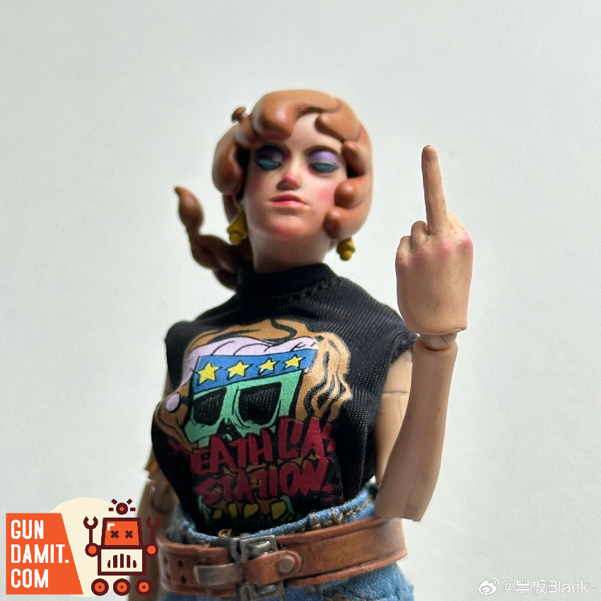 Canyon Sisters Set B figure standing pose with weapon and punk outfit Canyon Sisters Set B figure standing pose with weapon and punk outfit