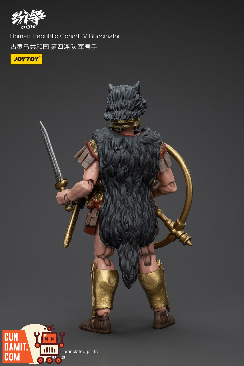 JoyToy Strife Buccinator 1/18 rear view showing wolf pelt cloak JoyToy Strife Buccinator 1/18 rear view showing wolf pelt cloak