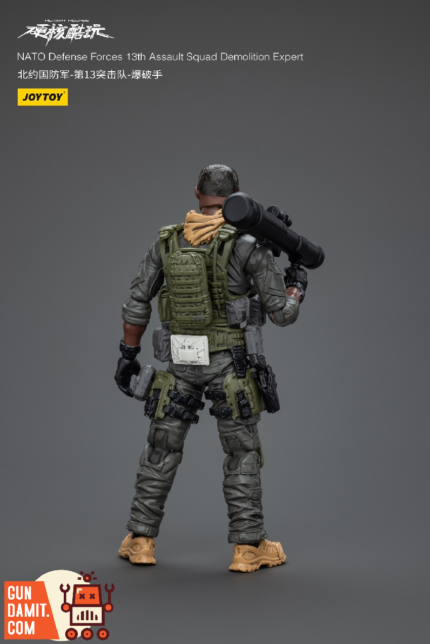 JoyToy 1/18 NATO 13th Assault Demolition Expert front view with breaching gear JoyToy 1/18 NATO 13th Assault Demolition Expert front view with breaching gear