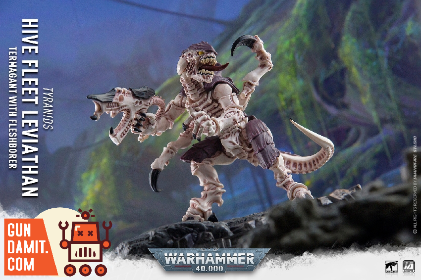 JoyToy Tyranid Warrior Boneswords action pose left side view JoyToy Tyranid Warrior Boneswords action pose left side view