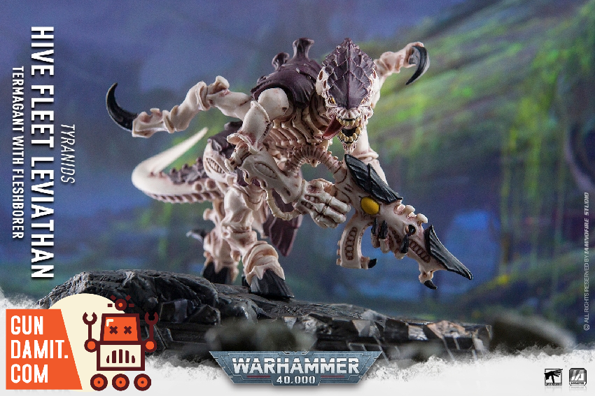 JoyToy Tyranid Warrior Boneswords crouching battle pose detail JoyToy Tyranid Warrior Boneswords crouching battle pose detail