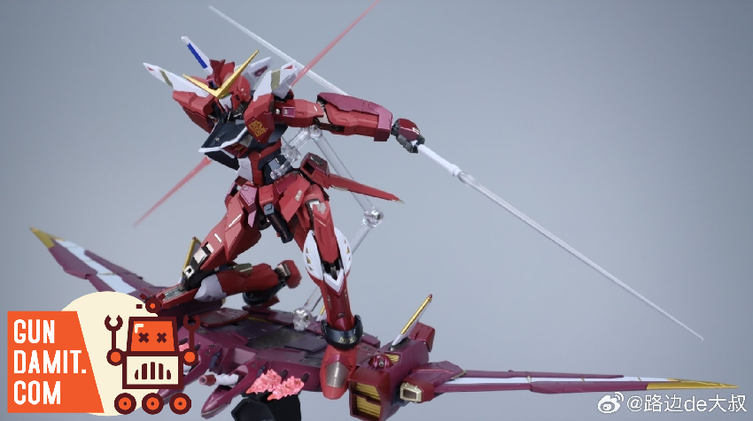 MC MB Justice Gundam Strawberry Red with Fatum-00 backpack separated MC MB Justice Gundam Strawberry Red with Fatum-00 backpack separated