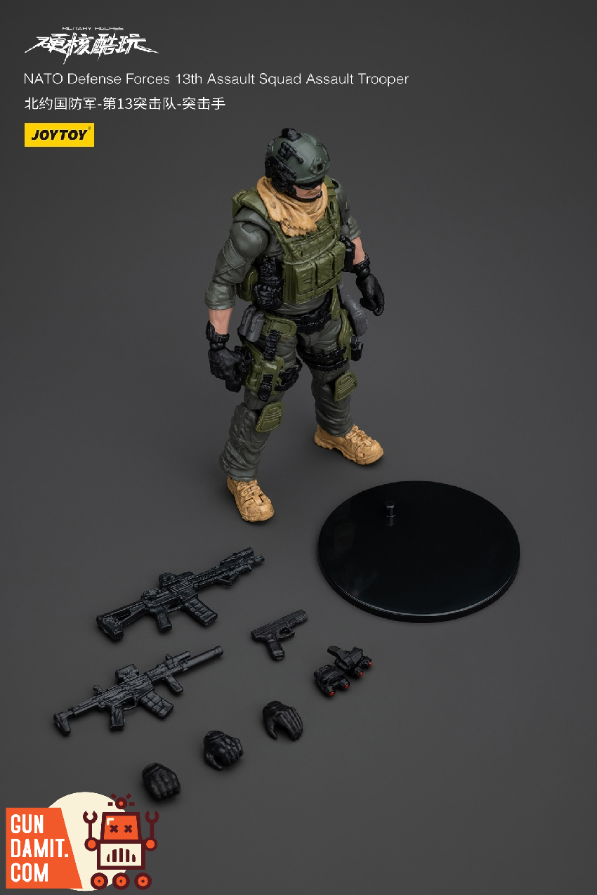JoyToy NATO 13th Assault Squad Trooper weapon accessories layout JoyToy NATO 13th Assault Squad Trooper weapon accessories layout