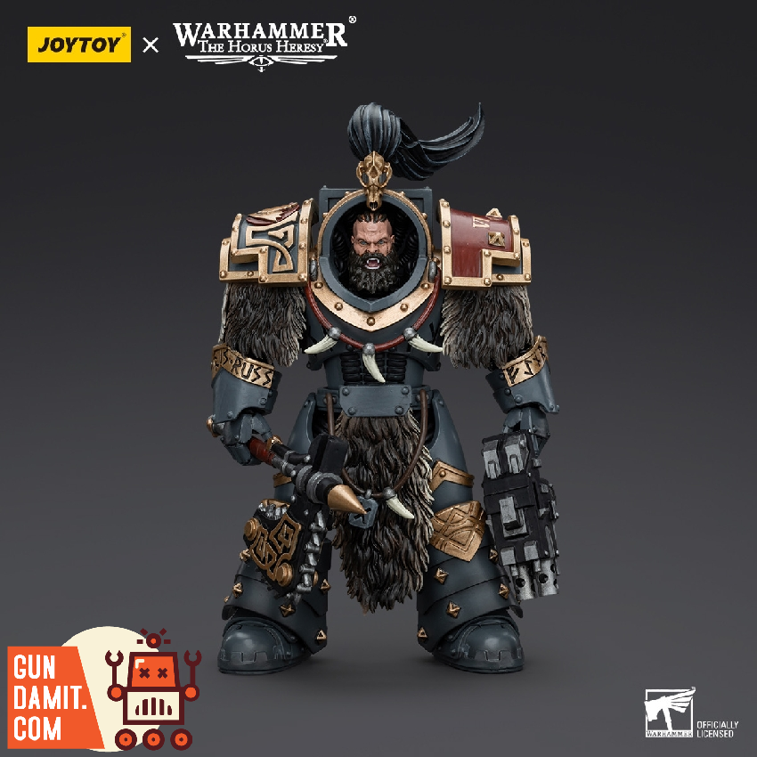 JoyToy 1/18 Horus Heresy Varagyr Thegn rear view with cape and wolf tail JoyToy 1/18 Horus Heresy Varagyr Thegn rear view with cape and wolf tail