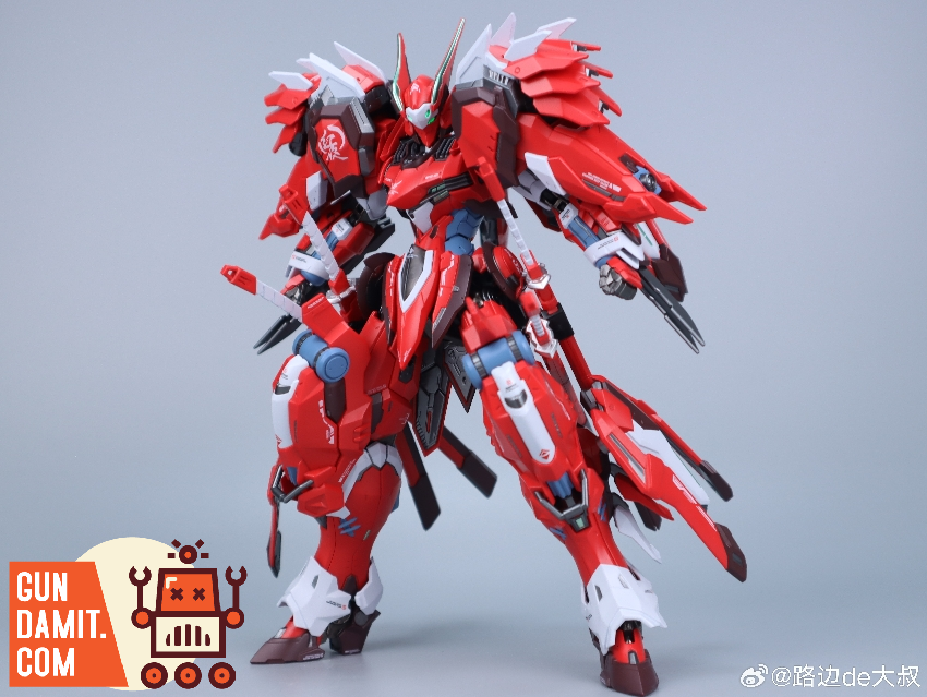 CangDao 1/100 DSK-02 Kainar Full Armor Dussack model kit front view in red finish CangDao 1/100 DSK-02 Kainar Full Armor Dussack model kit front view in red finish