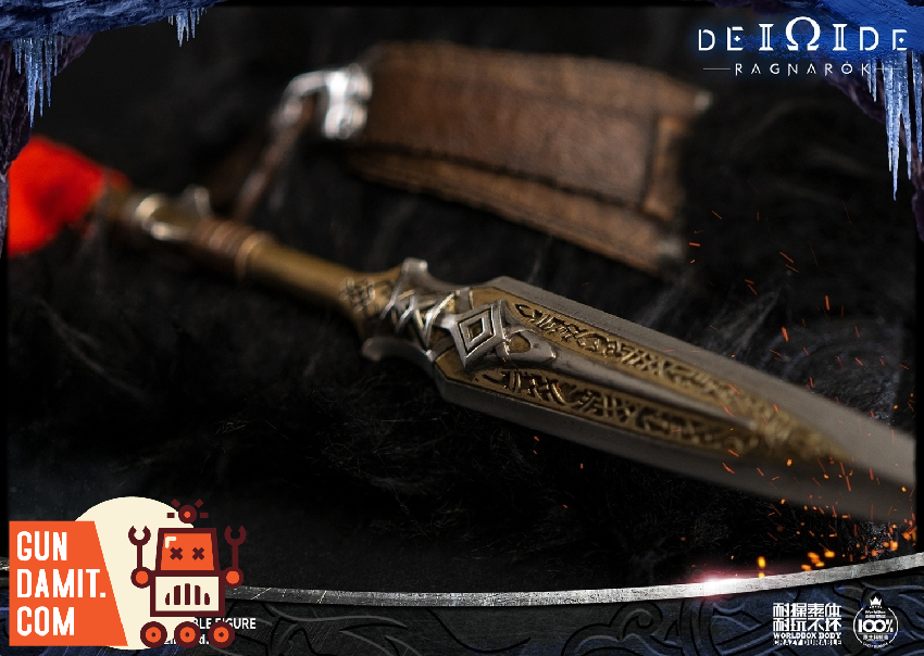 One Toys 1/6 God of War Kratos close-up with Leviathan Axe blade detail One Toys 1/6 God of War Kratos close-up with Leviathan Axe blade detail