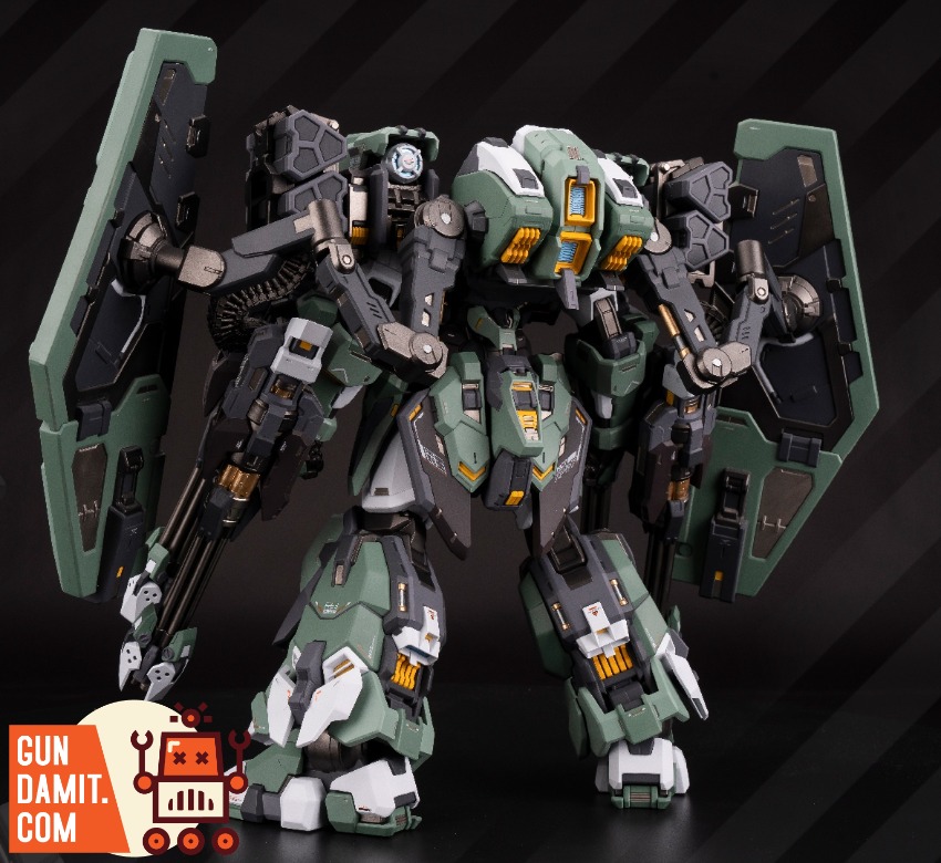 Moshow Progenitor Effect Overlord mecha in military green with dual shield binders and gatling gun Moshow Progenitor Effect Overlord mecha in military green with dual shield binders and gatling gun