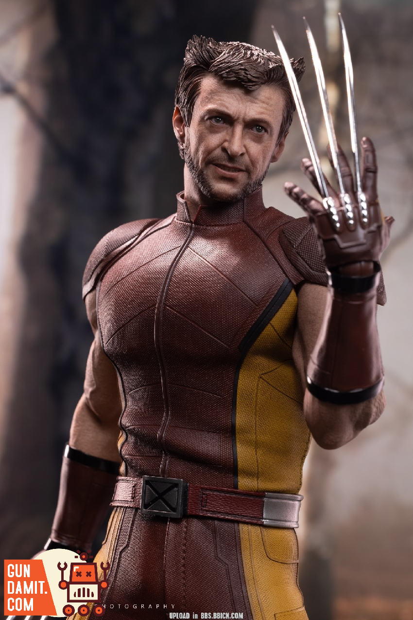 Hot Toys MMS831 Wolverine Classic Brown Suit 1/6 Figure view 7 Hot Toys MMS831 Wolverine Classic Brown Suit 1/6 Figure view 7