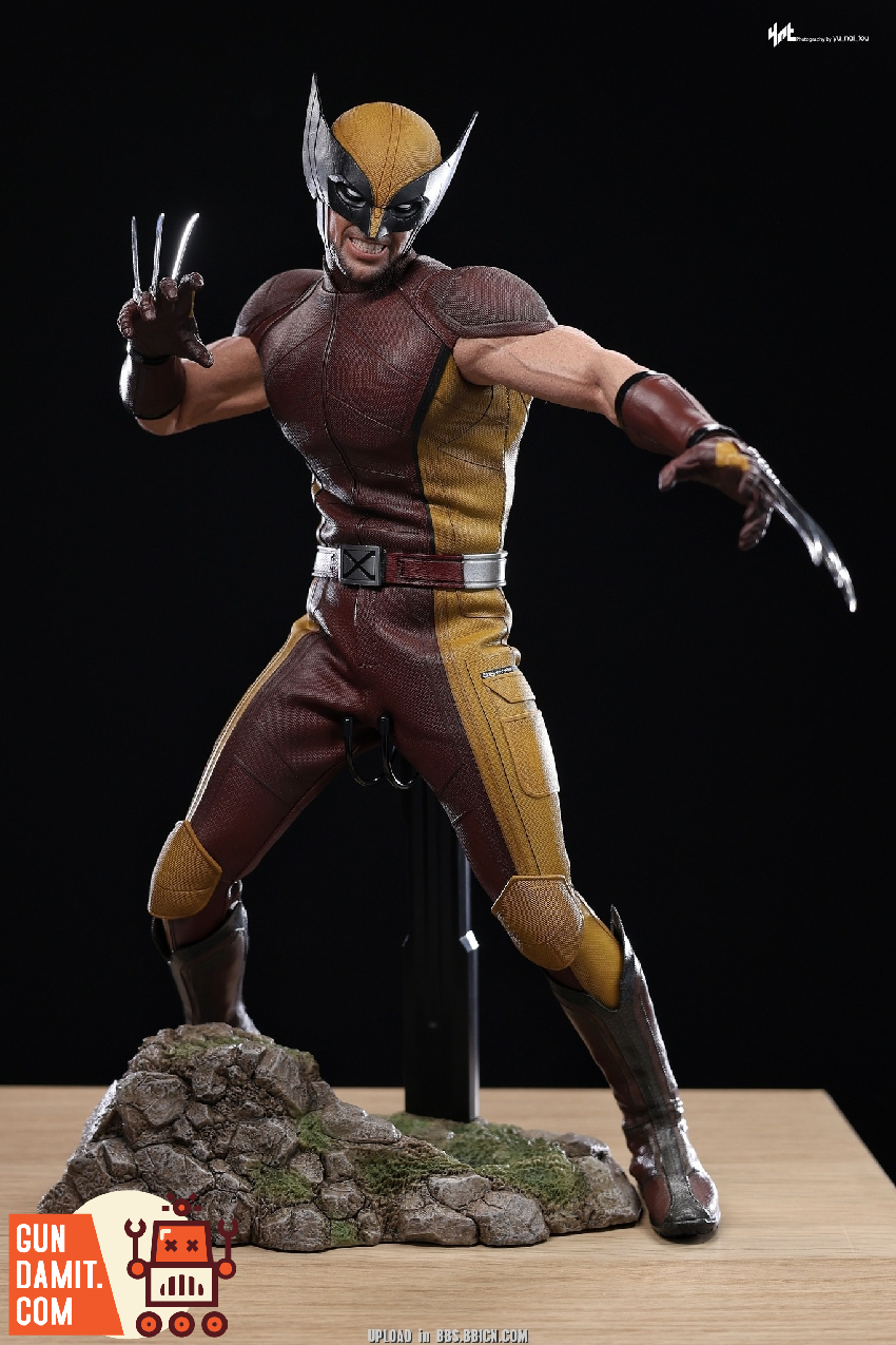 Hot Toys MMS831 Wolverine Classic Brown Suit 1/6 Figure view 27 Hot Toys MMS831 Wolverine Classic Brown Suit 1/6 Figure view 27