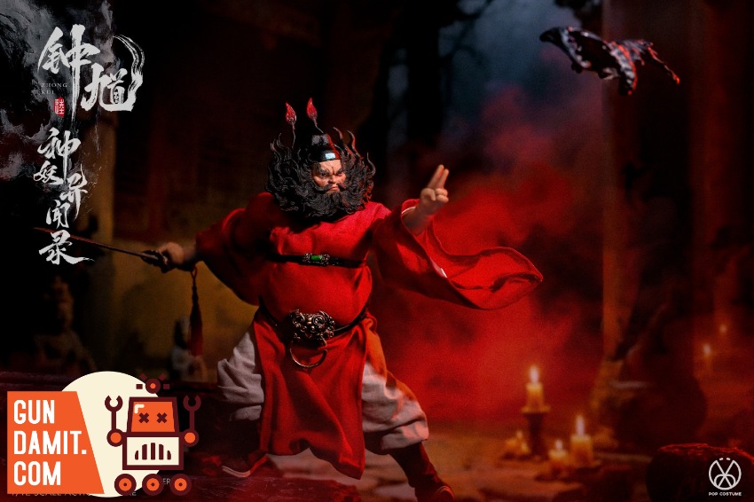 POP COSTUME 1/12 MYS-01D Tales of the Strange Zhong Kui Demo A dynamic figure in red, wielding a weapon, surrounded by candle POP COSTUME 1/12 MYS-01D Tales of the Strange Zhong Kui Demo A dynamic figure in red, wielding a weapon, surrounded by candle