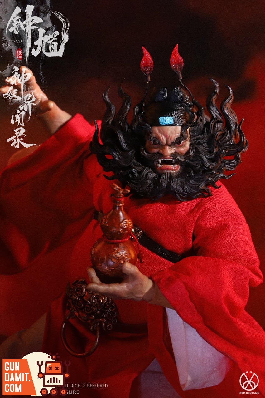 POP COSTUME 1/12 MYS-01D Tales of the Strange Zhong Kui Demo Detailed figure of Zhong Kui in red robe, holding ornate gourd. POP COSTUME 1/12 MYS-01D Tales of the Strange Zhong Kui Demo Detailed figure of Zhong Kui in red robe, holding ornate gourd.