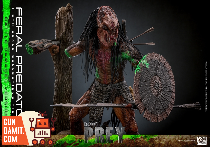 TMS173 Feral Predator Damaged - back view Hot Toys Feral Predator - back view