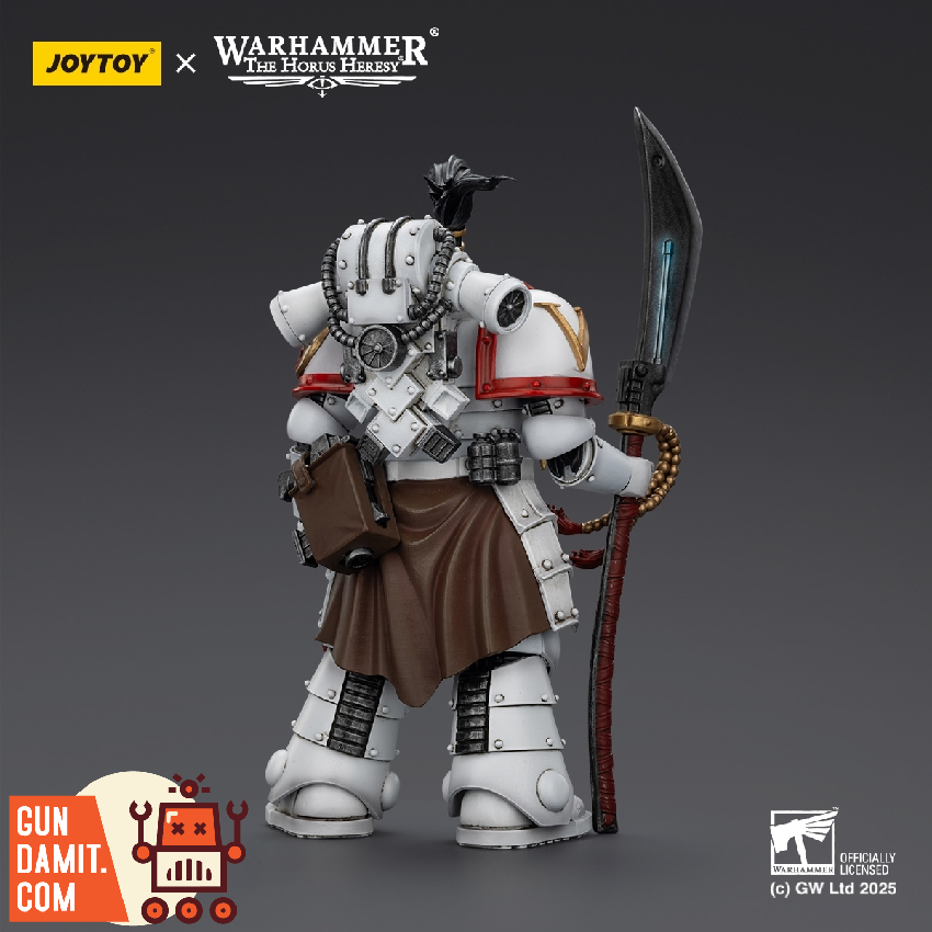 JT02939 Legion Praetor - side view JoyToy White Scars Praetor - side view