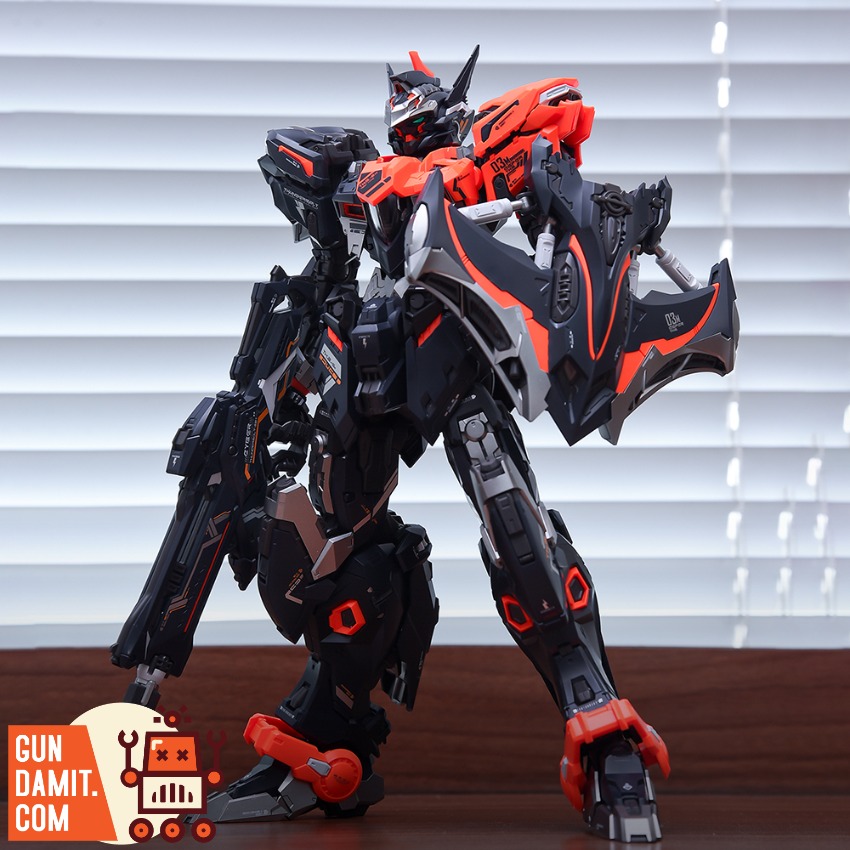 IN ERA+ 1/100 RMD Series Thunderbolt Manta Ray Speed Version A detailed black and orange robot model kit stands in a dynamic IN ERA+ 1/100 RMD Series Thunderbolt Manta Ray Speed Version A detailed black and orange robot model kit stands in a dynamic