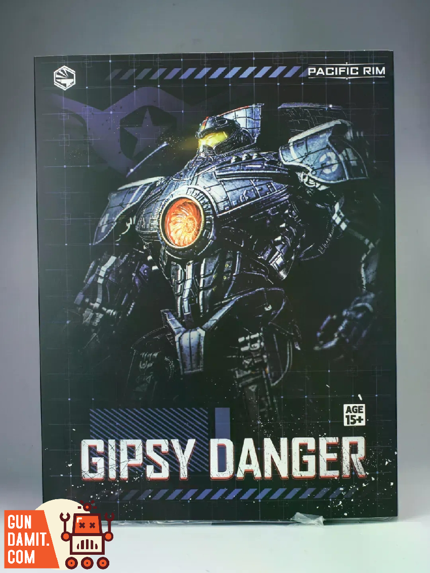 Heavy Mecha Pacific Rim Gipsy Danger action figure front view Heavy Mecha Pacific Rim Gipsy Danger action figure front view