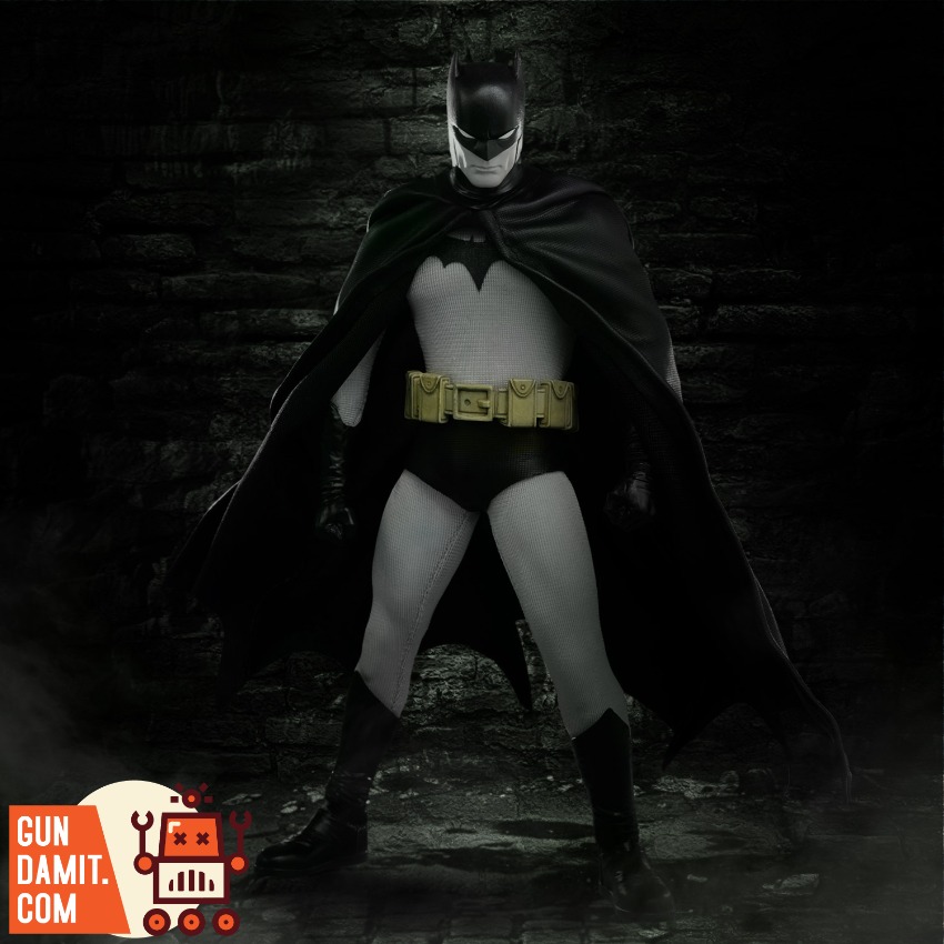 MEZCO-BATMAN-YOV Batman Year One - view 18 Mezco Black Gold Batman Year One - view 18