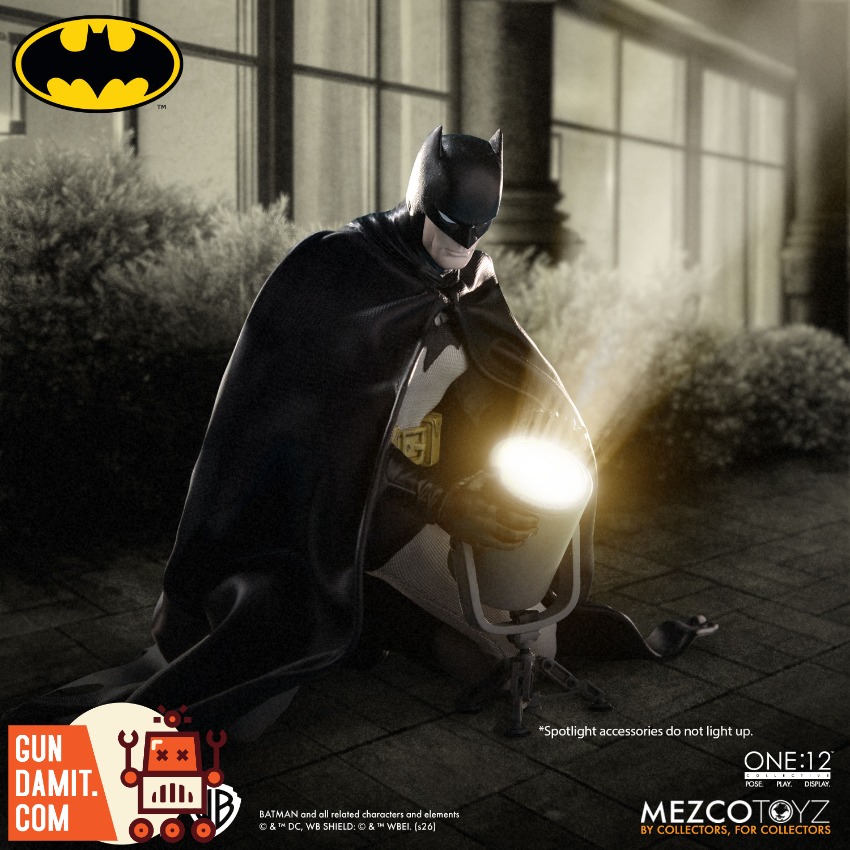 MEZCO-BATMAN-YOV Batman Year One - back view Mezco Black Gold Batman Year One - back view