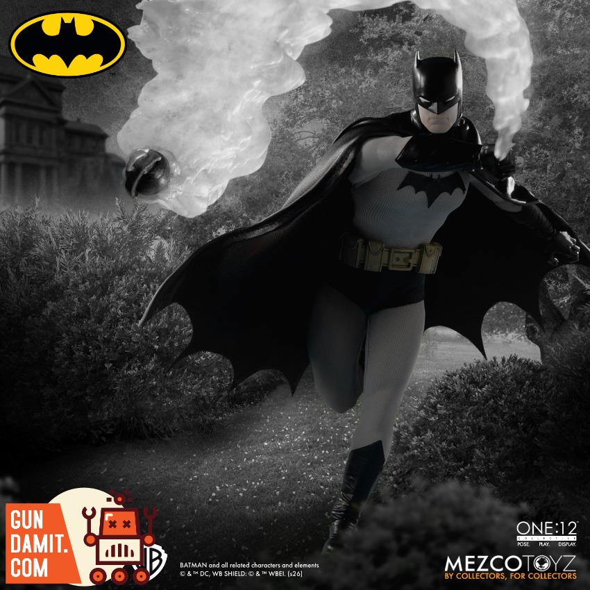 MEZCO-BATMAN-YOV Batman Year One - view 17 Mezco Black Gold Batman Year One - view 17