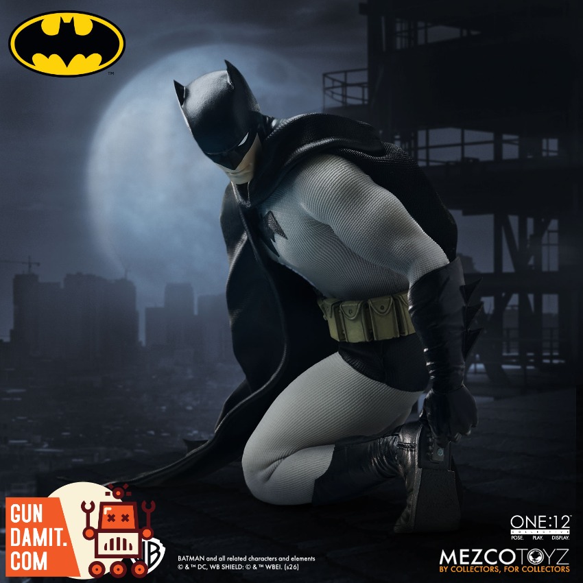 MEZCO-BATMAN-YOV Batman Year One - side view Mezco Black Gold Batman Year One - side view