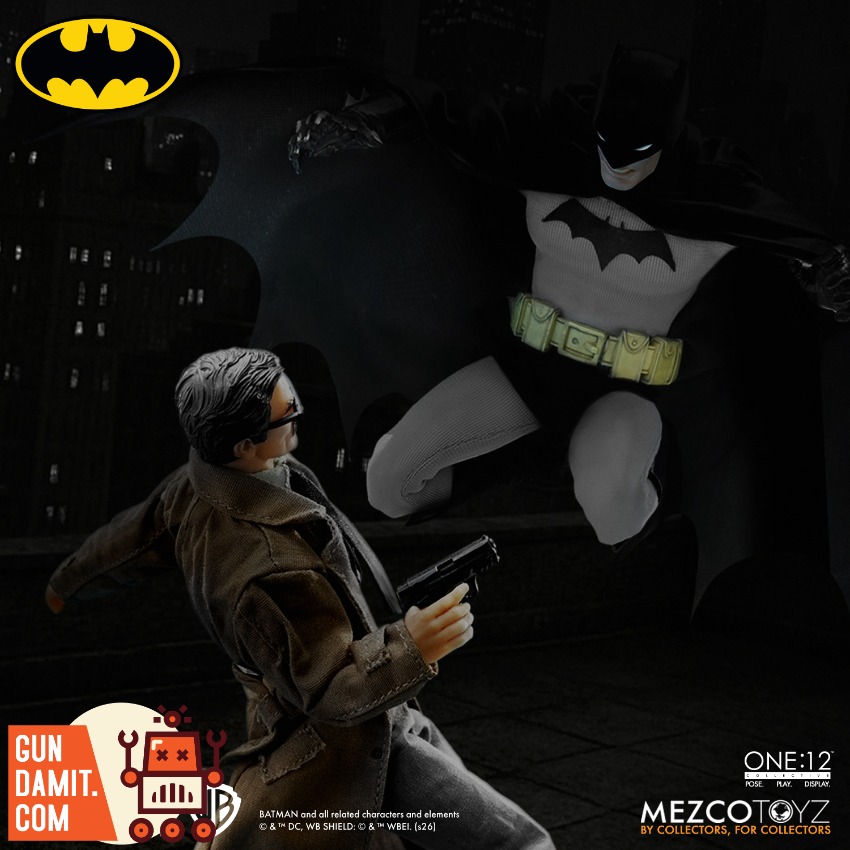 MEZCO-BATMAN-YOV Batman Year One - view 14 Mezco Black Gold Batman Year One - view 14