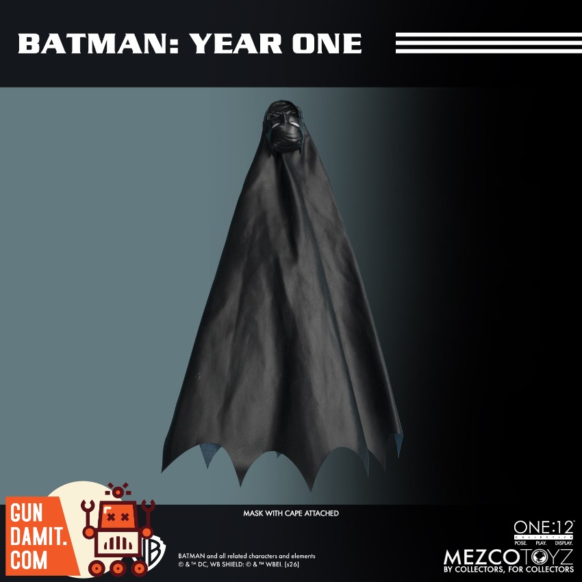 MEZCO-BATMAN-YOV Batman Year One - view 12 Mezco Black Gold Batman Year One - view 12